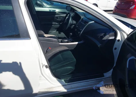 2015 Nissan Altima 2.5 S из США, поврежденный, VIN 1N4AL3AP9FN402142